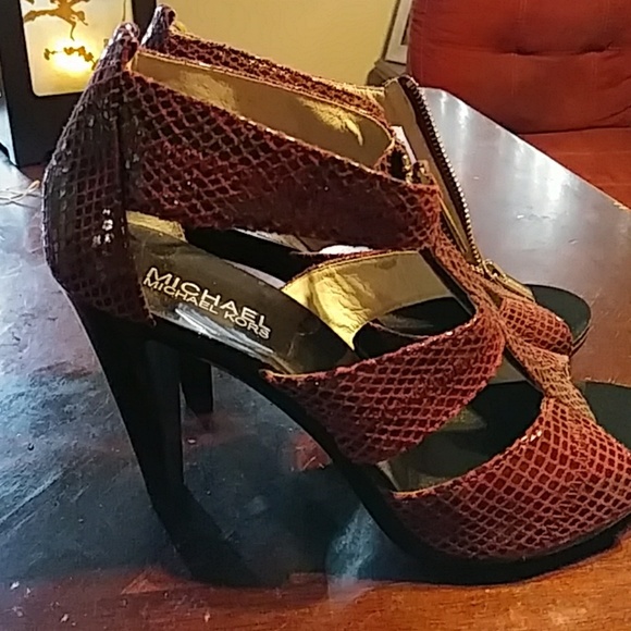 MK Peep toe HEELS - Picture 2 of 4